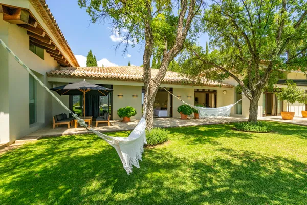 Huge family home in privileged residential area of La Zagaleta, Benahavis