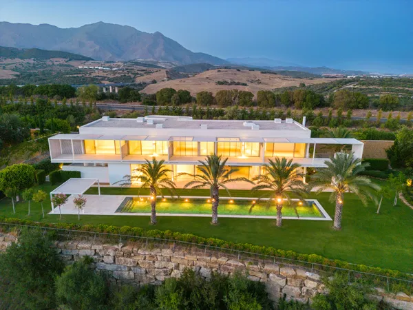 Luxury villa next to golf course in Finca Cortesín