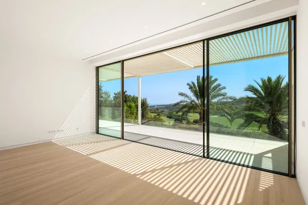 Luxury villa next to golf course in Finca Cortesín