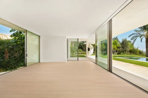 Luxury villa next to golf course in Finca Cortesín