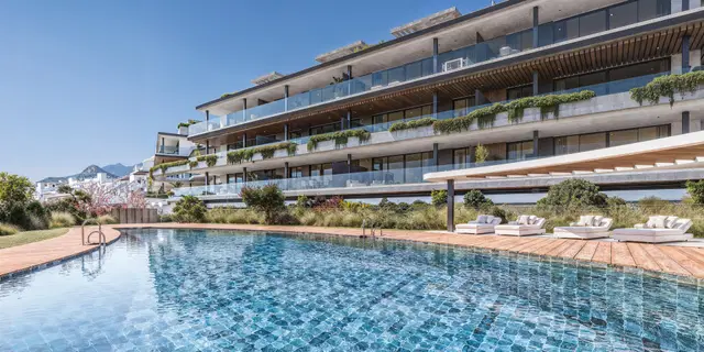 Elegant development surrounded by golf and sea in Cancelada, Estepona