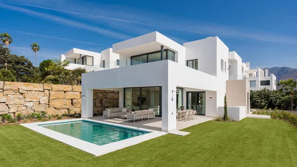 A new collection of 10 stunning villas in Estepona