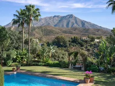 Wonderful luxury villa in the countryside with Andalusian flair, El Madroñal, Benahavis