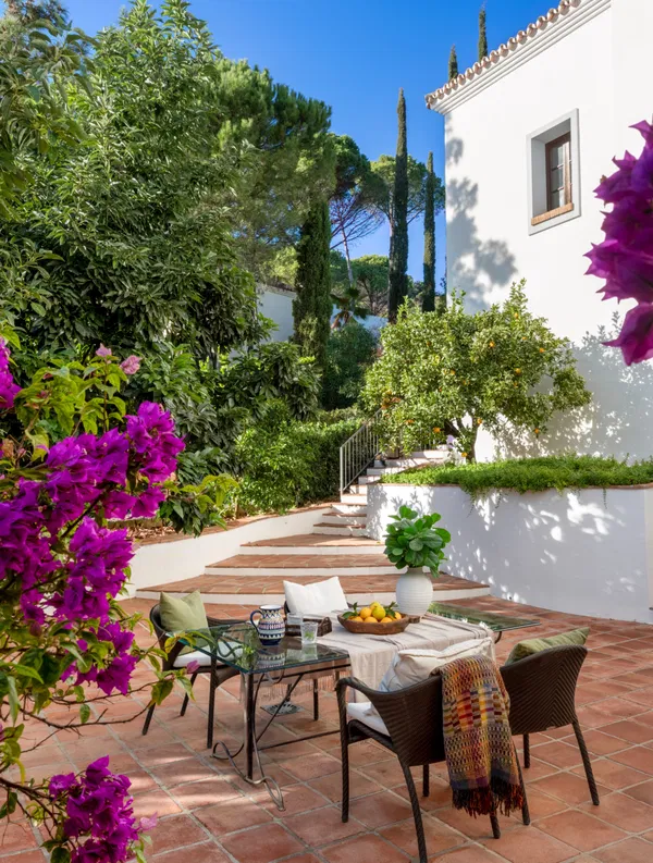 Wonderful luxury villa in the countryside with Andalusian flair, El Madroñal, Benahavis