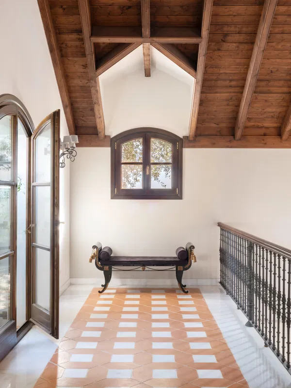 Wonderful luxury villa in the countryside with Andalusian flair, El Madroñal, Benahavis