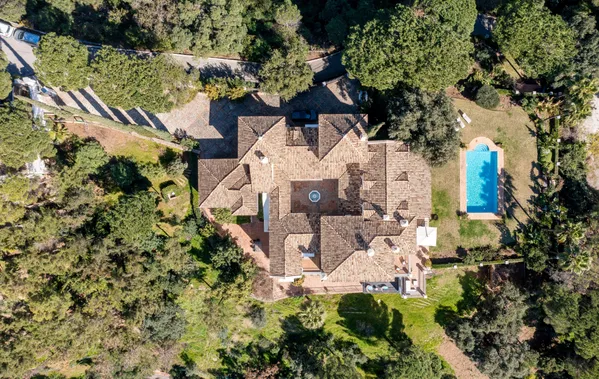 Wonderful luxury villa in the countryside with Andalusian flair, El Madroñal, Benahavis