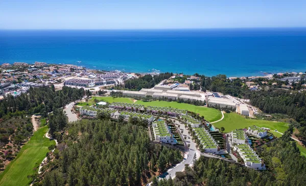 Townhouse with pool next to golf course El Chaparral