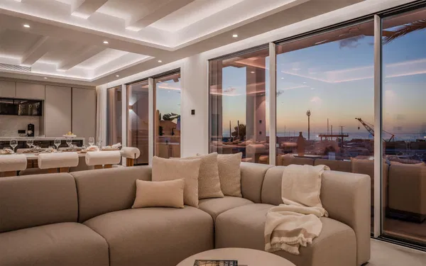 State-of-the-art refurbished duplex penthouse with spectacular panoramic views of Puerto Banús