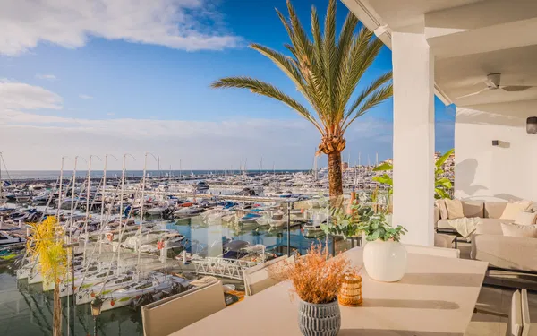 State-of-the-art refurbished duplex penthouse with spectacular panoramic views of Puerto Banús