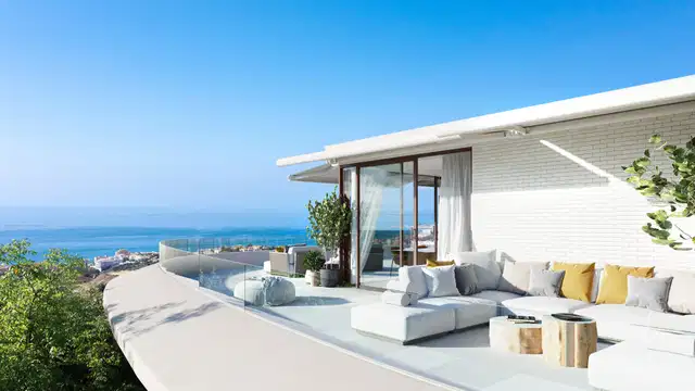 Bright penthouse with sea views in El Higuerón