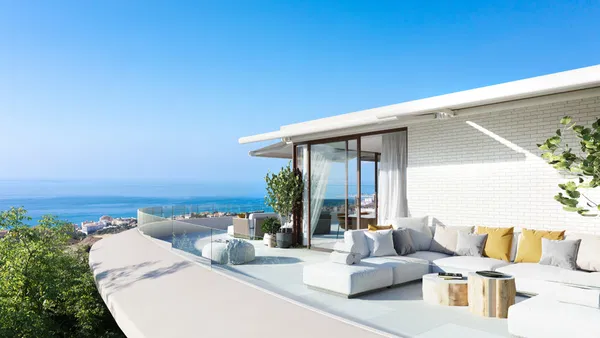 Bright penthouse with sea views in El Higuerón