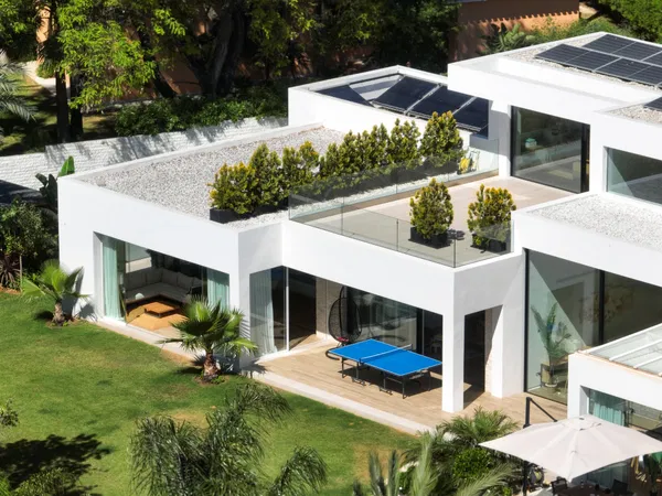 A paradisiacal villa, with all luxury details, on the Mediterranean coast of Estepona