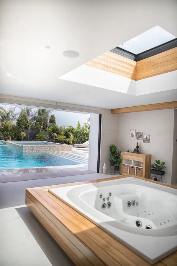 A paradisiacal villa, with all luxury details, on the Mediterranean coast of Estepona