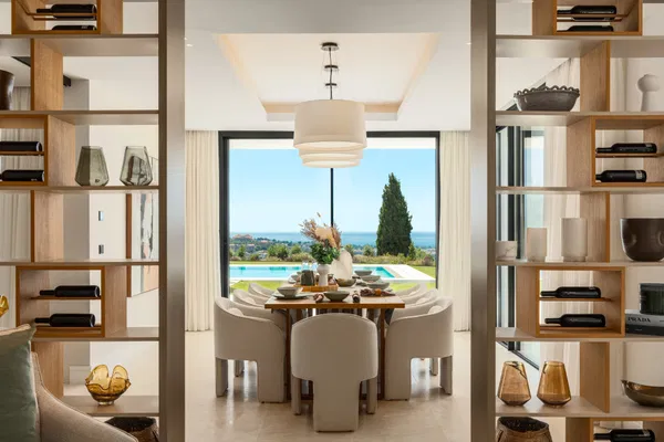 Splendorous Mediterranean style luxury villa with panoramic views in El Herrojo, Benahavís