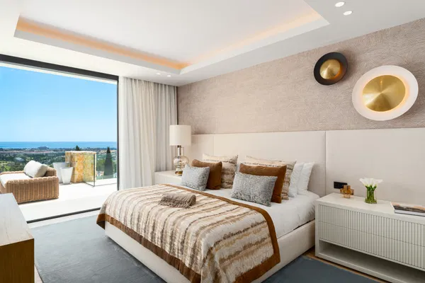 Splendorous Mediterranean style luxury villa with panoramic views in El Herrojo, Benahavís