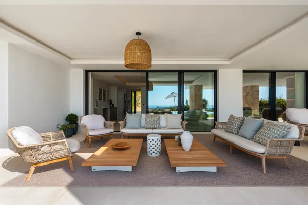 Splendorous Mediterranean style luxury villa with panoramic views in El Herrojo, Benahavís