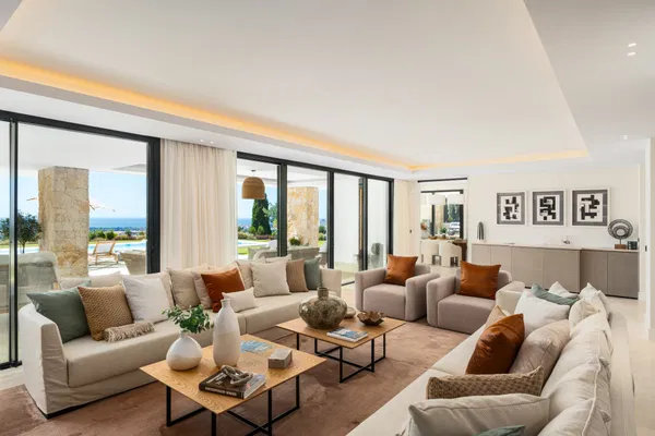 Splendorous Mediterranean style luxury villa with panoramic views in El Herrojo, Benahavís