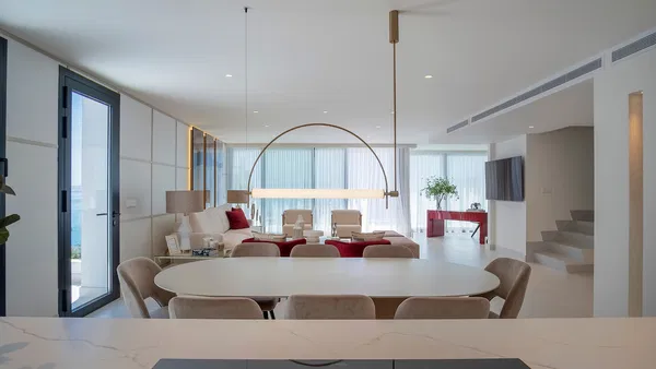 Fascinating villa with concierge and beach club