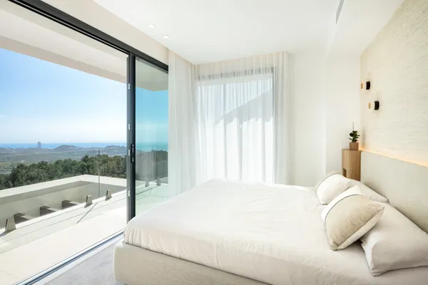 Sophisticated villa in the exclusive area of Pinares de San Antón, Málaga