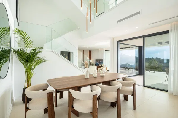 Sophisticated villa in the exclusive area of Pinares de San Antón, Málaga