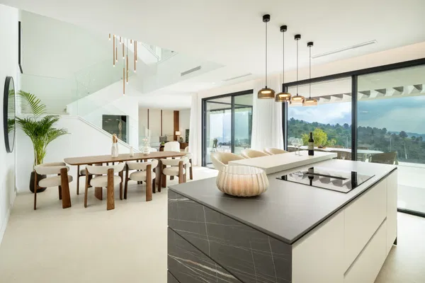 Sophisticated villa in the exclusive area of Pinares de San Antón, Málaga