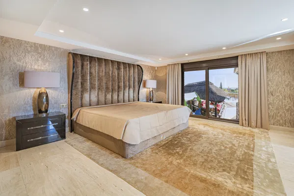 Magnificent large villa with incredible panoramic views located in the prestigious El Herrojo, Benahavis