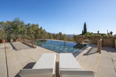 Magnificent large villa with incredible panoramic views located in the prestigious El Herrojo, Benahavis