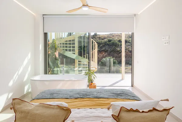 Cozy penthouse with spectacular sea views and immediate delivery