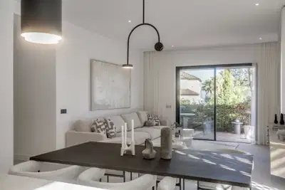 Corner apartment in one of the most sought after communities in Sierra Blanca, close to the Golden Mile, Marbella