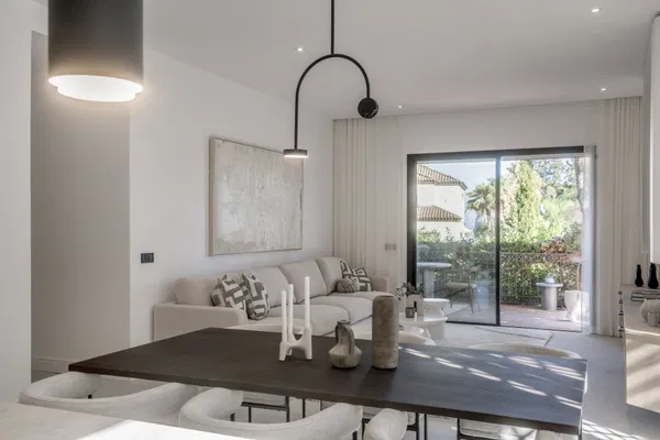 Corner apartment in one of the most sought after communities in Sierra Blanca, close to the Golden Mile, Marbella