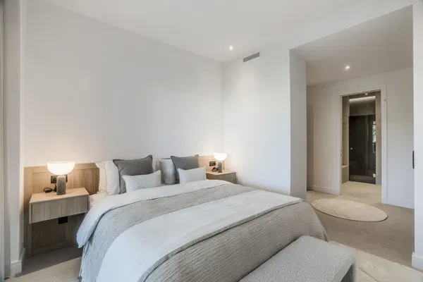 Corner apartment in one of the most sought after communities in Sierra Blanca, close to the Golden Mile, Marbella