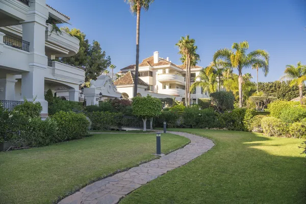 Corner apartment in one of the most sought after communities in Sierra Blanca, close to the Golden Mile, Marbella