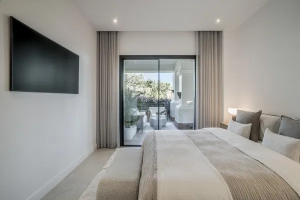 Corner apartment in one of the most sought after communities in Sierra Blanca, close to the Golden Mile, Marbella