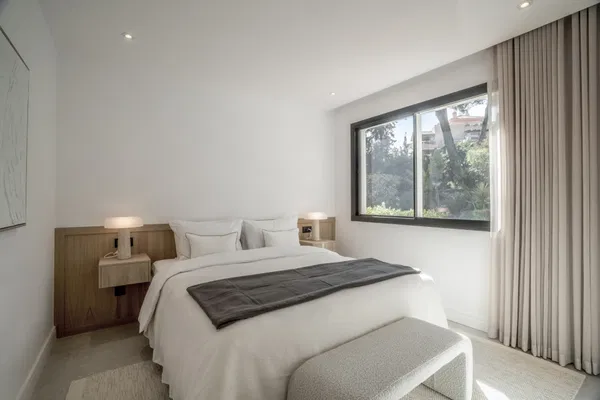 Corner apartment in one of the most sought after communities in Sierra Blanca, close to the Golden Mile, Marbella