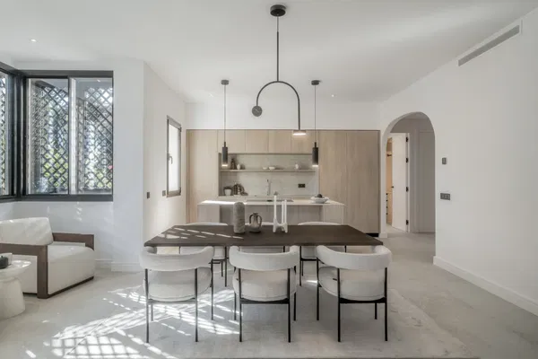 Corner apartment in one of the most sought after communities in Sierra Blanca, close to the Golden Mile, Marbella