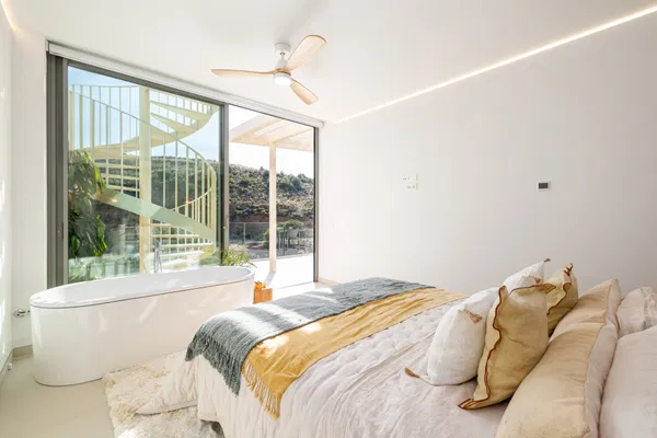 Warm penthouse with panoramic sea views in the prestigious El Higuerón area, Fuengirola