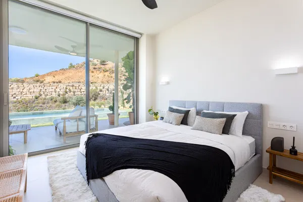Warm penthouse with panoramic sea views in the prestigious El Higuerón area, Fuengirola
