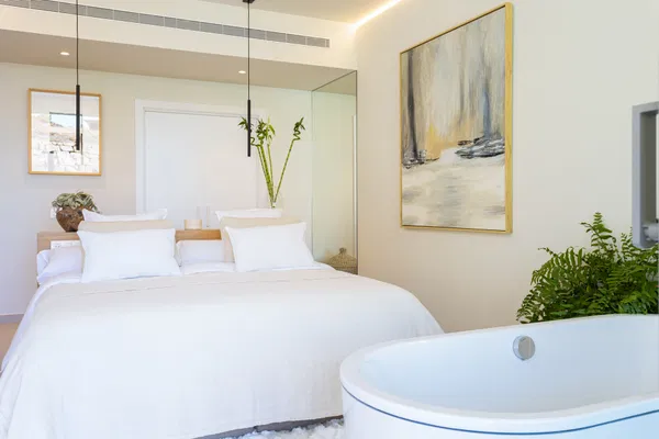 Warm penthouse with panoramic sea views in the prestigious El Higuerón area, Fuengirola