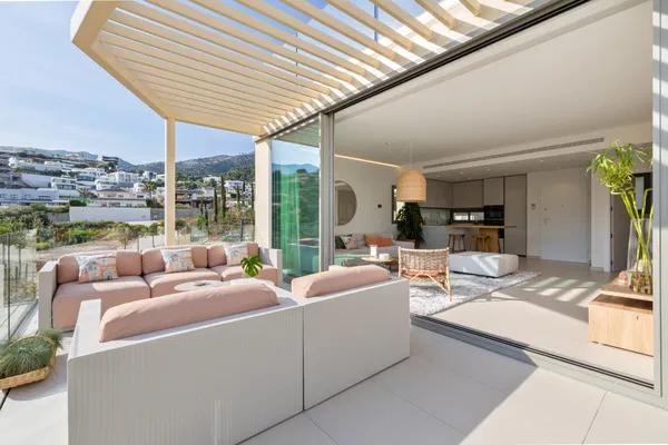 Warm penthouse with panoramic sea views in the prestigious El Higuerón area, Fuengirola