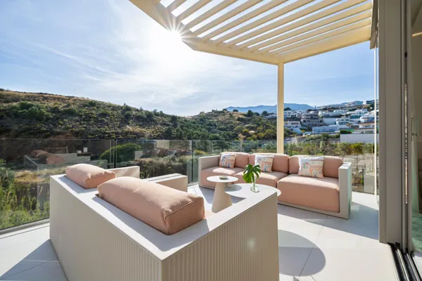 Warm penthouse with panoramic sea views in the prestigious El Higuerón area, Fuengirola