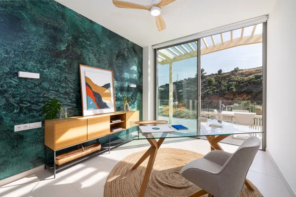 Warm penthouse with panoramic sea views in the prestigious El Higuerón area, Fuengirola