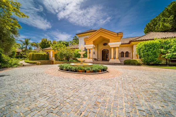 Exceptional large villa beachside, a unique opportunity in Guadalmina Baja, San Pedro de Alcantara