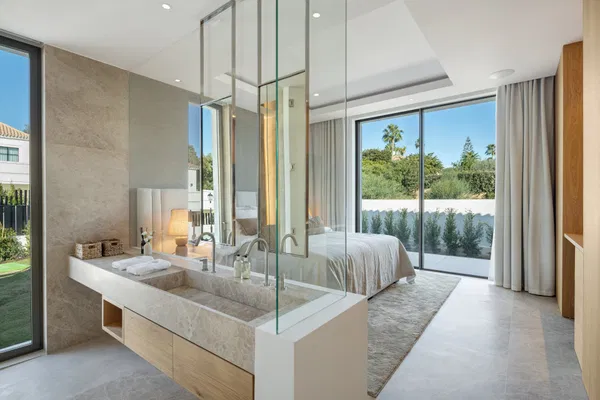 Impressive villa in prime frontline golf location in Aloha, Nueva Andalucia