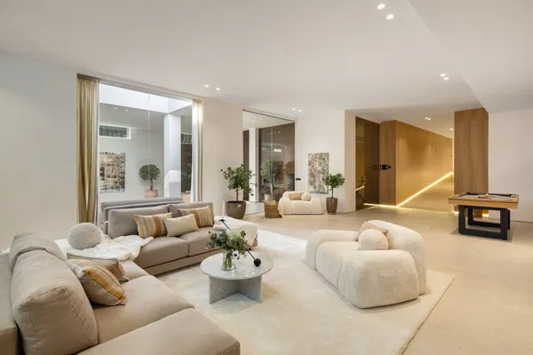 Impressive villa in prime frontline golf location in Aloha, Nueva Andalucia