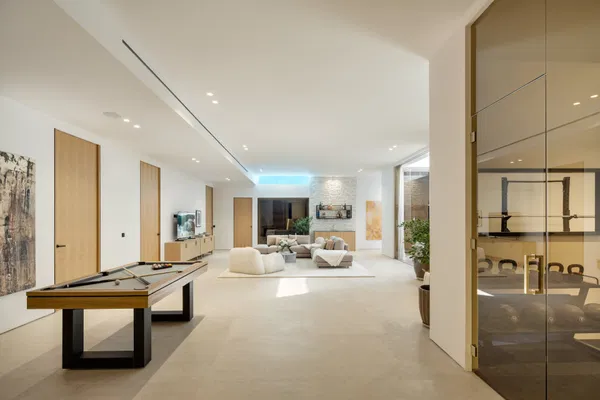 Impressive villa in prime frontline golf location in Aloha, Nueva Andalucia