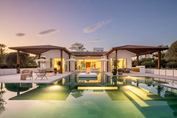 Impressive villa in prime frontline golf location in Aloha, Nueva Andalucia