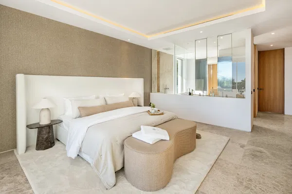 Impressive villa in prime frontline golf location in Aloha, Nueva Andalucia
