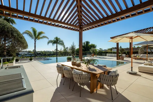 Impressive villa in prime frontline golf location in Aloha, Nueva Andalucia