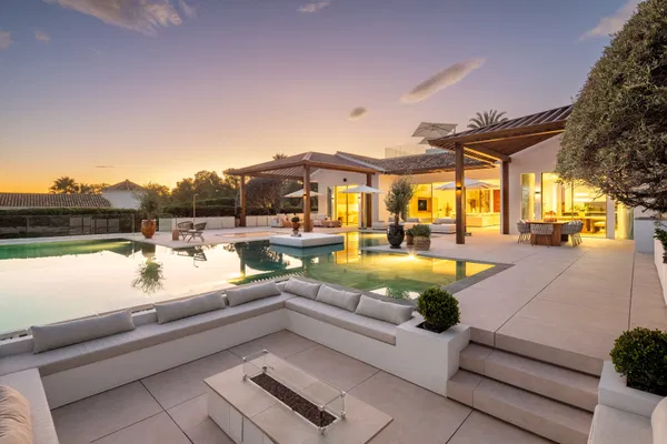 Impressive villa in prime frontline golf location in Aloha, Nueva Andalucia