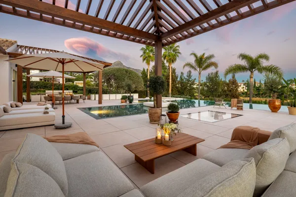 Impressive villa in prime frontline golf location in Aloha, Nueva Andalucia
